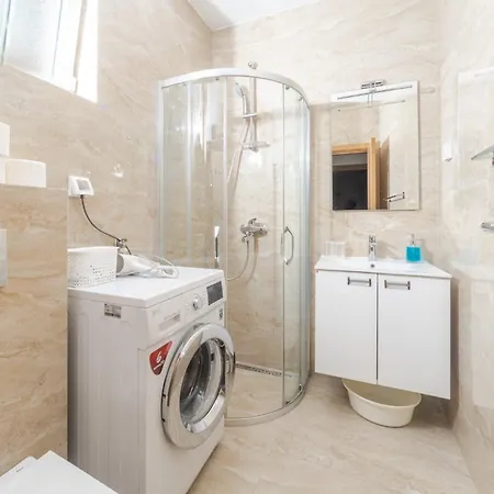 Apartment Markoni *